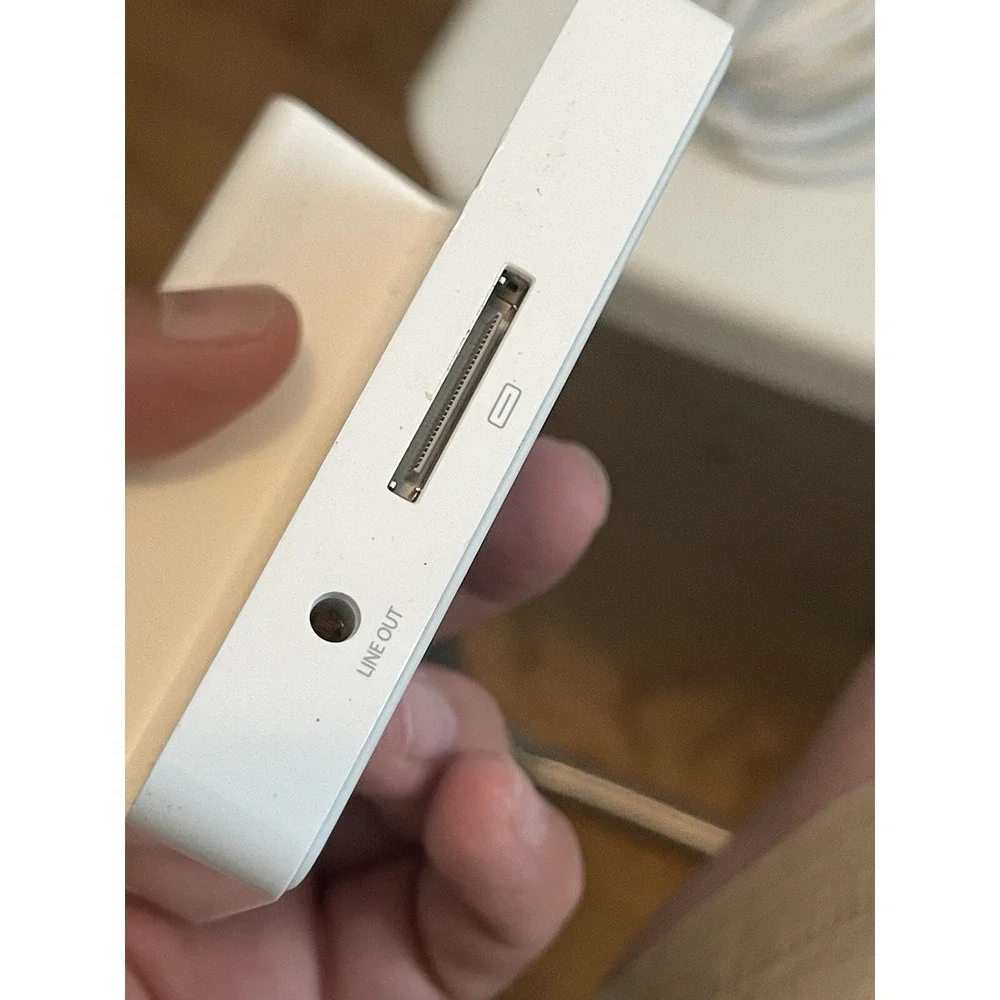 Apple White Docking Station Model A1381 For Apple I Pad 1/2/3 With USB Cable